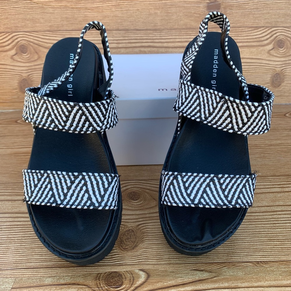 Catt black/wht madden girl sandals.